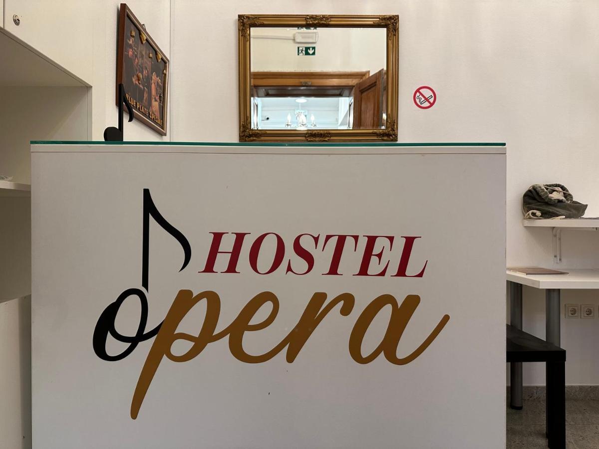 Hostel Opera リュブリャナ エクステリア 写真